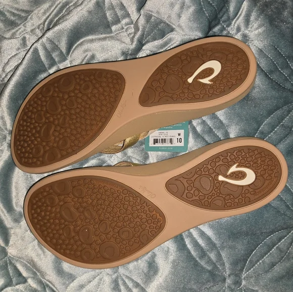 OluKai Kaekae Women's Sandals in Tan, Gold and Cream - Picture 5 of 5